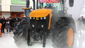 JCB с нов мощен трактор на Агритехника 2013