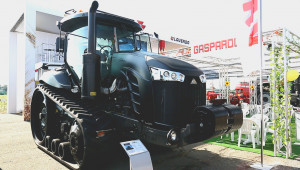 Черният трактор Chаllenger Stealth вече е в България!