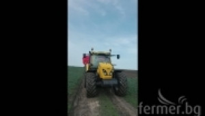 Пръскаме и торим с трактори и товарач от Оптиком - Agri.bg