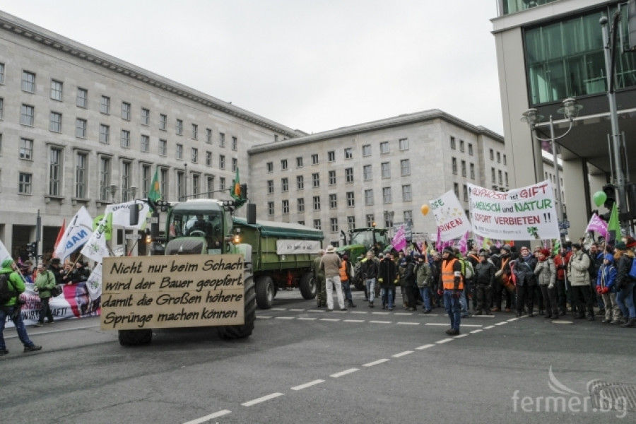 Протест срещу ТПТИ в Берлин - Германия - Снимка 2