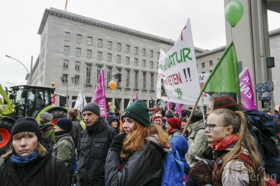 Протест срещу ТПТИ в Берлин - Германия - Снимка 3