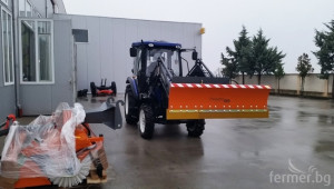 Готови за зимата с трактор LOVOL TB 504C и гребло за почистване на сняг BEMA Serie 550.