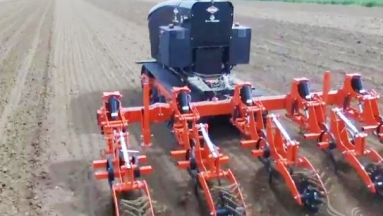 Как френски роботи сами обработват 30 ха царевица?