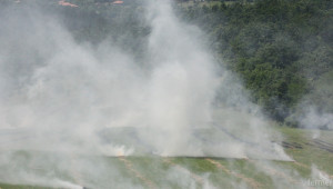 Близо 10 дка сухи треви и храсти горят на главен път Е-79 край Сандански - Agri.bg