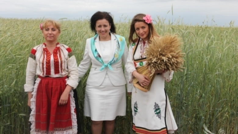 Десислава Танева ще участва в жътвената церемония „Хляб на мира”