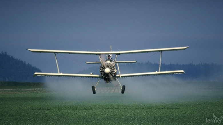 Земеделци пръскат с авиация пшеницата в Габровско до 7-ми май