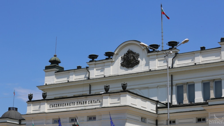 Депутати питат Танева за неоникотиноидите и защитата от градушки