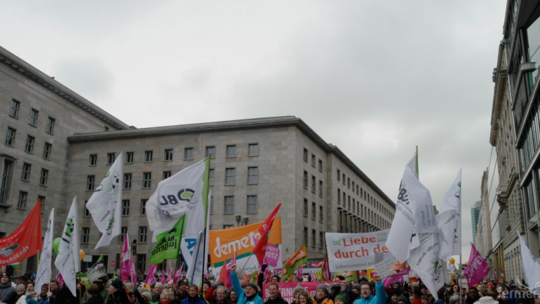 Берлин протестира срещу ГМО, интензивното земеделие и нехуманното отглеждане на животни (ВИДЕО)