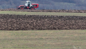 Земеделци работят и през почивните дни за да изпълнят своя дълг на полето (СНИМКИ) - Agri.bg