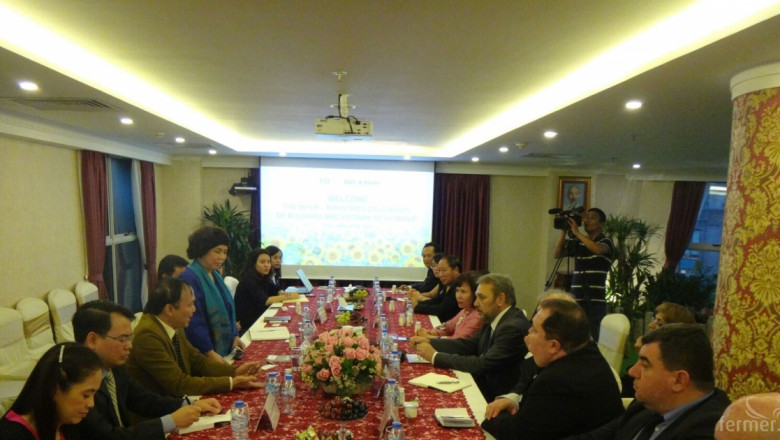 Виетнам иска съвместни предприятия за млечни продукти и коприна в България