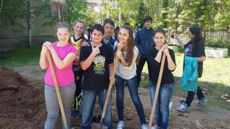 Ученици създадоха градина за екологично чисти плодове и зеленчуци