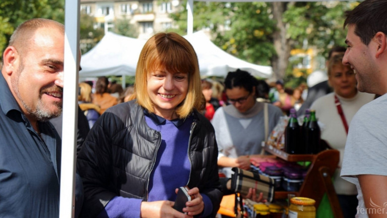 Йорданка Фандъкова откри Националния фермерски пазар в София