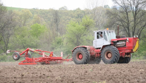 Пореден тежък инцидент: Трактор Т-150 К прегази фермер!