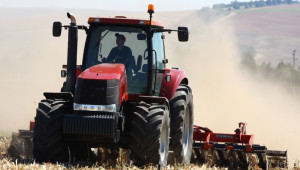 Между 2000 и 4000 лв. месечна заплата получават трактористите това лято - Agri.bg