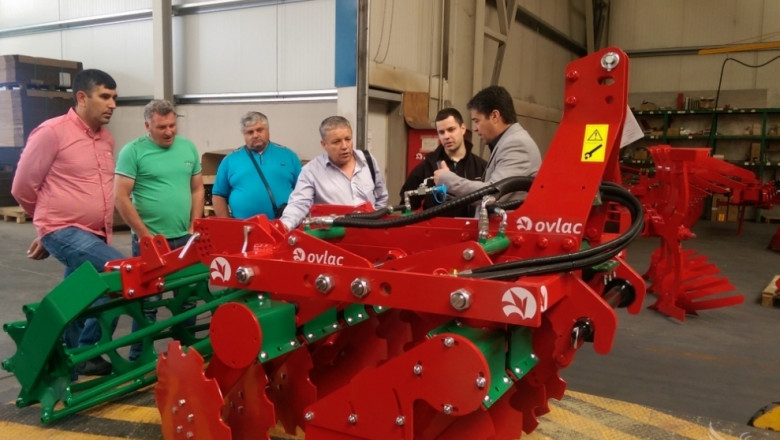 Български фермери посетиха производителя на плугове Ovlac (СНИМКИ)