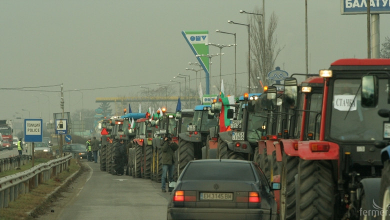 Трактори може да блокират бензиностанциите в цяла България (ВИДЕО)