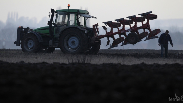 Хиляди трактори орат земята на България по Коледа