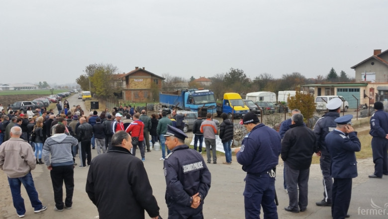 Много полиция на протеста на фермерите до Ямбол (СНИМКИ)