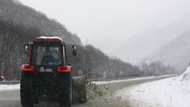 Силен снеговалеж прекрати интензивната селскотопанска работа (СНИМКИ)
