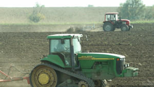 Фермери изпълниха полетата с трактори, комбайни и земеделска техника - Agri.bg