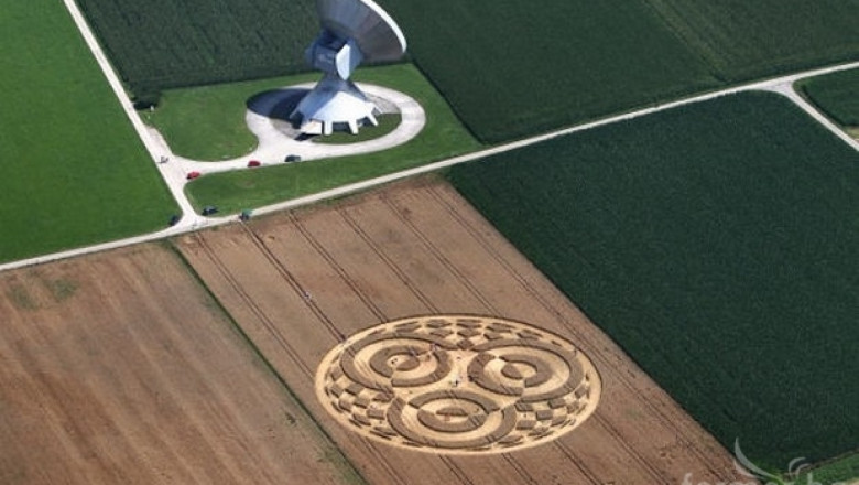 Мистериозен кръг се появи в поле с пшеница в Германия (СНИМКИ)