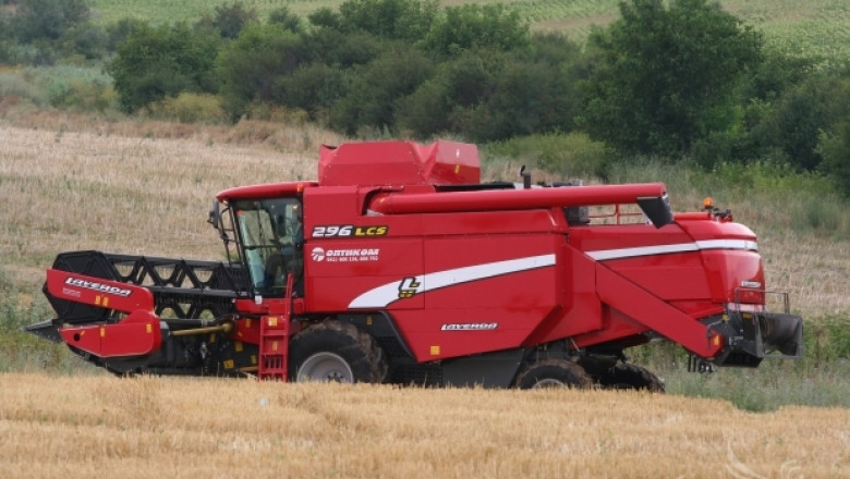 Над 1 200 селскостопански машини прибират реколтата в Добруджа
