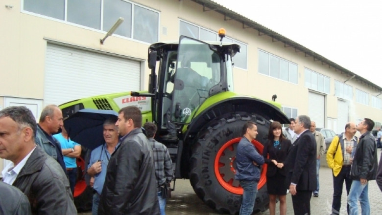 Рапид презентира новите трактори CLAAS AXION 800 и 900 пред земеделци (СНИМКИ)