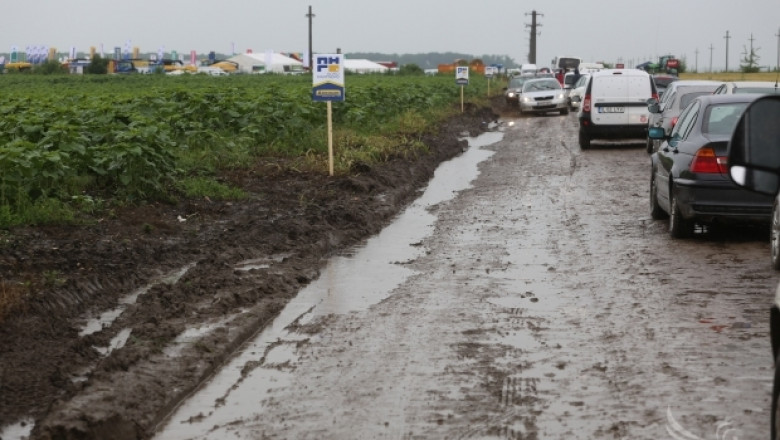 БГ фермери потънаха в кал и трафик на изложението AgriPlanta 2014 в Румъния (СНИМКИ)