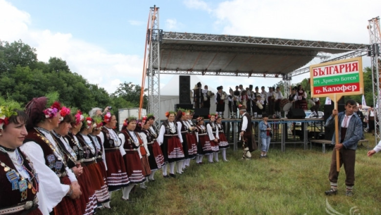 Фолклорен конкурс „Заблеяло ми агънце“ събира 2000 участници на Овцевъдния събор