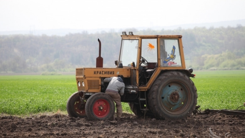 НАП: Изтича срокът за декларации от самоосигуряващи се земеделци