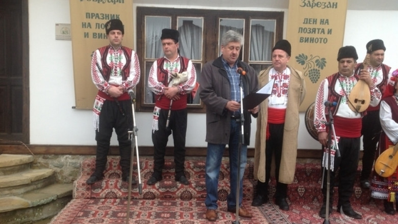 Зам.-министър Бюрхан Абазов заряза лозята в Сунгурларе