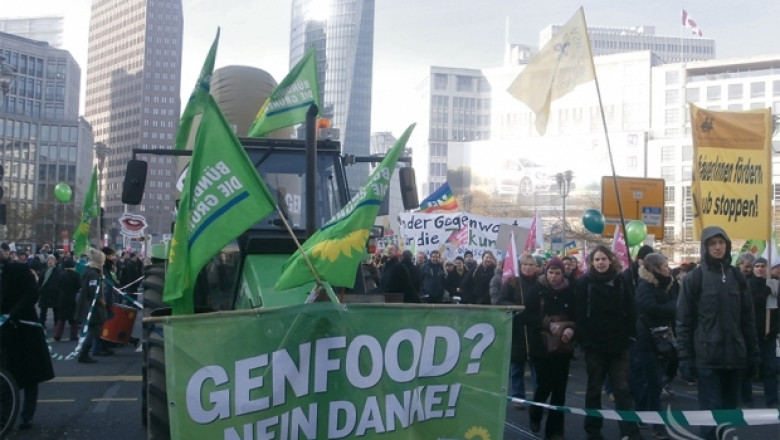Десетки хиляди излязоха на протест в Берлин срещу индустриалното фермерство и против ГМО (СНИМКИ)