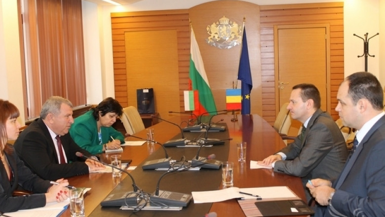 Възможности за подкрепа на агросектора обсъдиха министър Греков и румънският посланик 