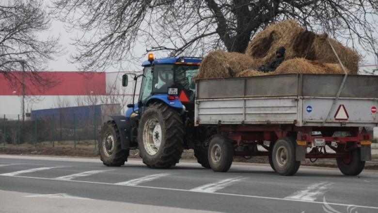 Днес е забранено движението на селскостопанска техника по главните пътища