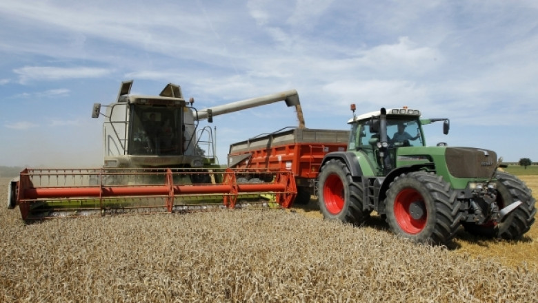 Земеделците, регистрирани по ЗДДС, избират как да се облагат доходите им през 2014 г.