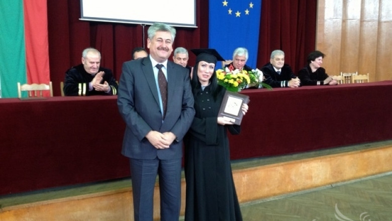 Зам.-министър Абазов връчи дипломите на абсолвенти от Аграрния университет 