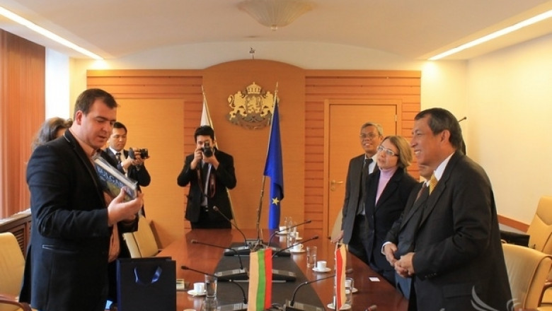 Явор Гечев: България проявява сериозен интерес към партньорство с Индонезия