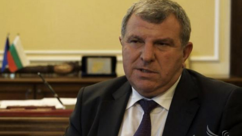 Греков отговаря на депутатски въпроси за неправомерно отдаване на пасища и мери