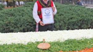 250 кг зеленчуци използваха за най-голямото българско знаме от зеленчуци  - Agri.bg