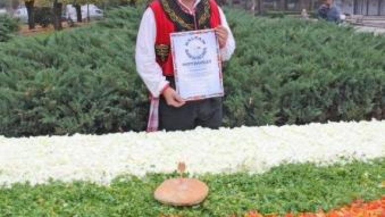 250 кг зеленчуци използваха за най-голямото българско знаме от зеленчуци 