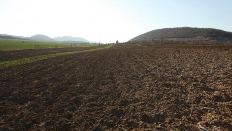 Фермери дискутираха проблемите на черноземите в България