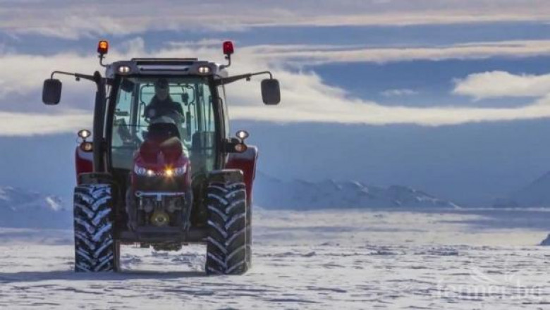 Трактор Massey Ferguson 5600 тръгва на експедиция през Антарктида