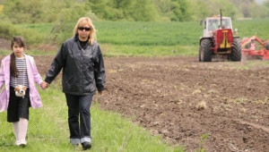 Мария Габриел: Участвайте в обществената консултация за семейно земеделие - Agri.bg