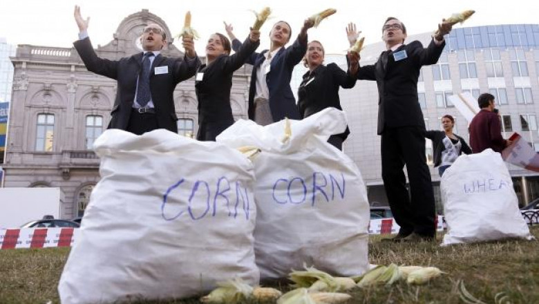 Протест срещу спекулативните цени на зърното се провежда в Брюксел