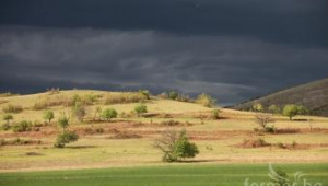 НИМХ: Очакват се обилни валежи и гръмотевици  в 9 области на страната  - Agri.bg