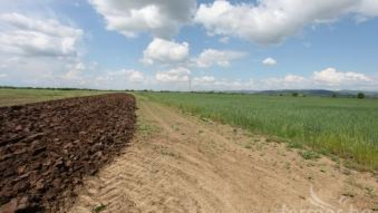 Фермери: Нов данък върху земеделската земя? А кога ще сложат данък върху партийните субсидии?