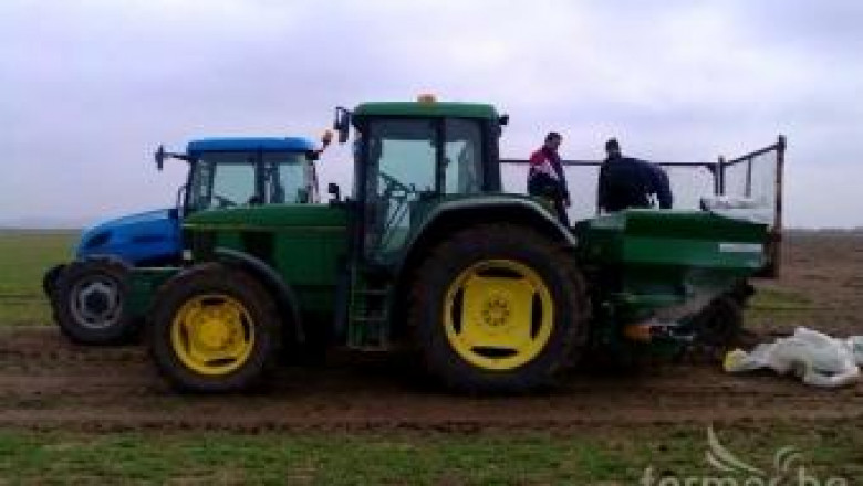 Земеделците изкараха масово тракторите за пролетното торене