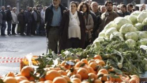 Протестиращите гръцки фермери раздадоха храна на гражданите. Започват почасови блокади - Agri.bg