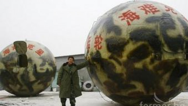Китайски фермер създаде спасителни капсули за края на света (снимки)
