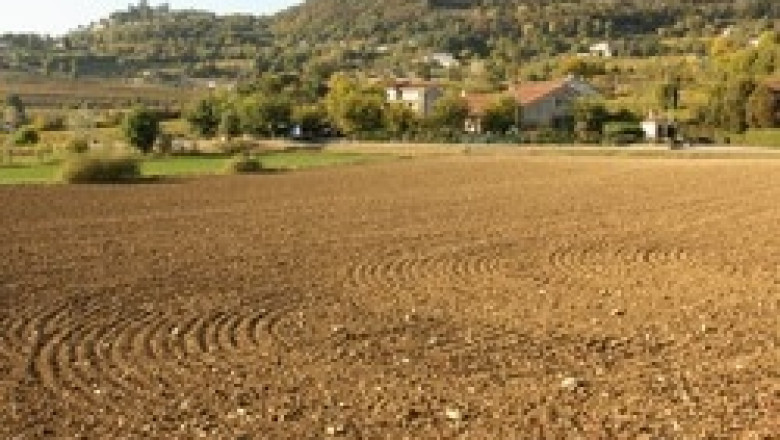 Европейската Комисия предупреждава фермерите за деградацията на почвата